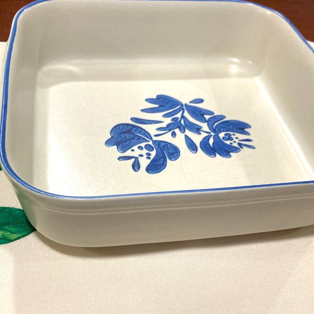 1970s vintage Pfaltzgraff Yorktowne (USA) 2 Qt 8 inch square Casserole